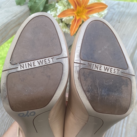 Nine West 4-1/2" High Heels, Camel, Size 9 - Picture 6 of 9